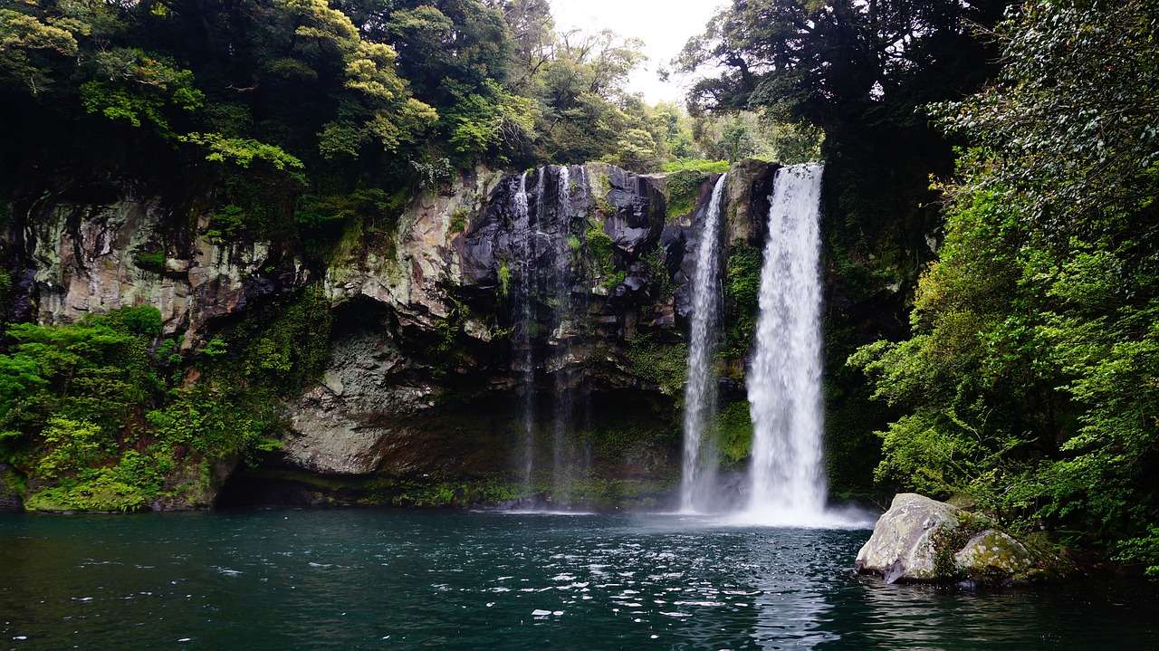 Cachoeiras Cheonjiyeon quebra-cabeças online