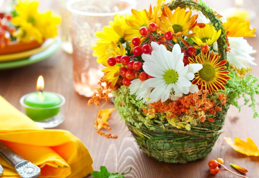 Krásná příležitostná kytice v košíku online puzzle
