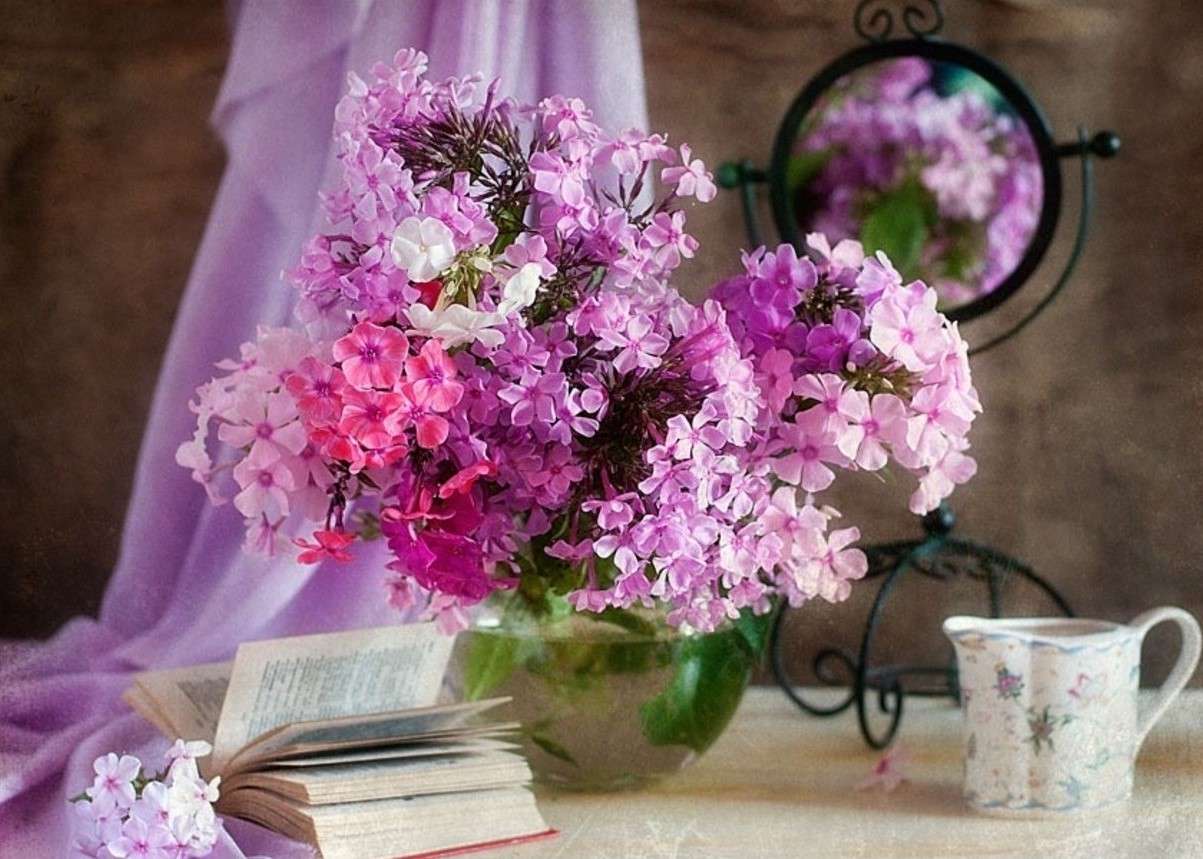 Lilac in a glass vase jigsaw puzzle online
