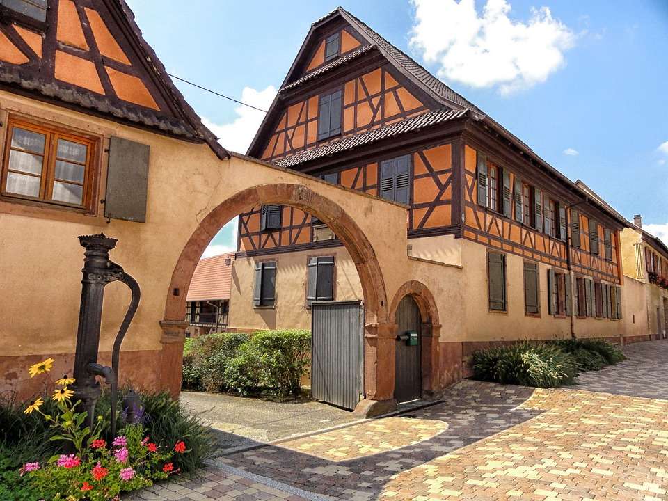 Rue idyllique à Wingersheim (Alsace) puzzle en ligne