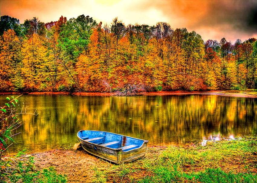 Просто лодка по красиво езеро, чудо онлайн пъзел