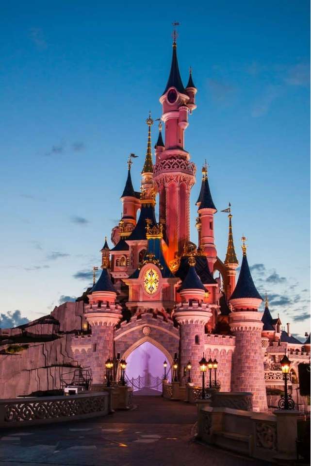 Діснеївський замок Париж пазл онлайн