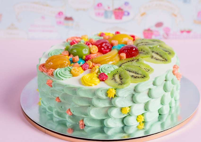 Feliz cumpleaños - pastel de cumpleaños de frutas coloridas rompecabezas en línea
