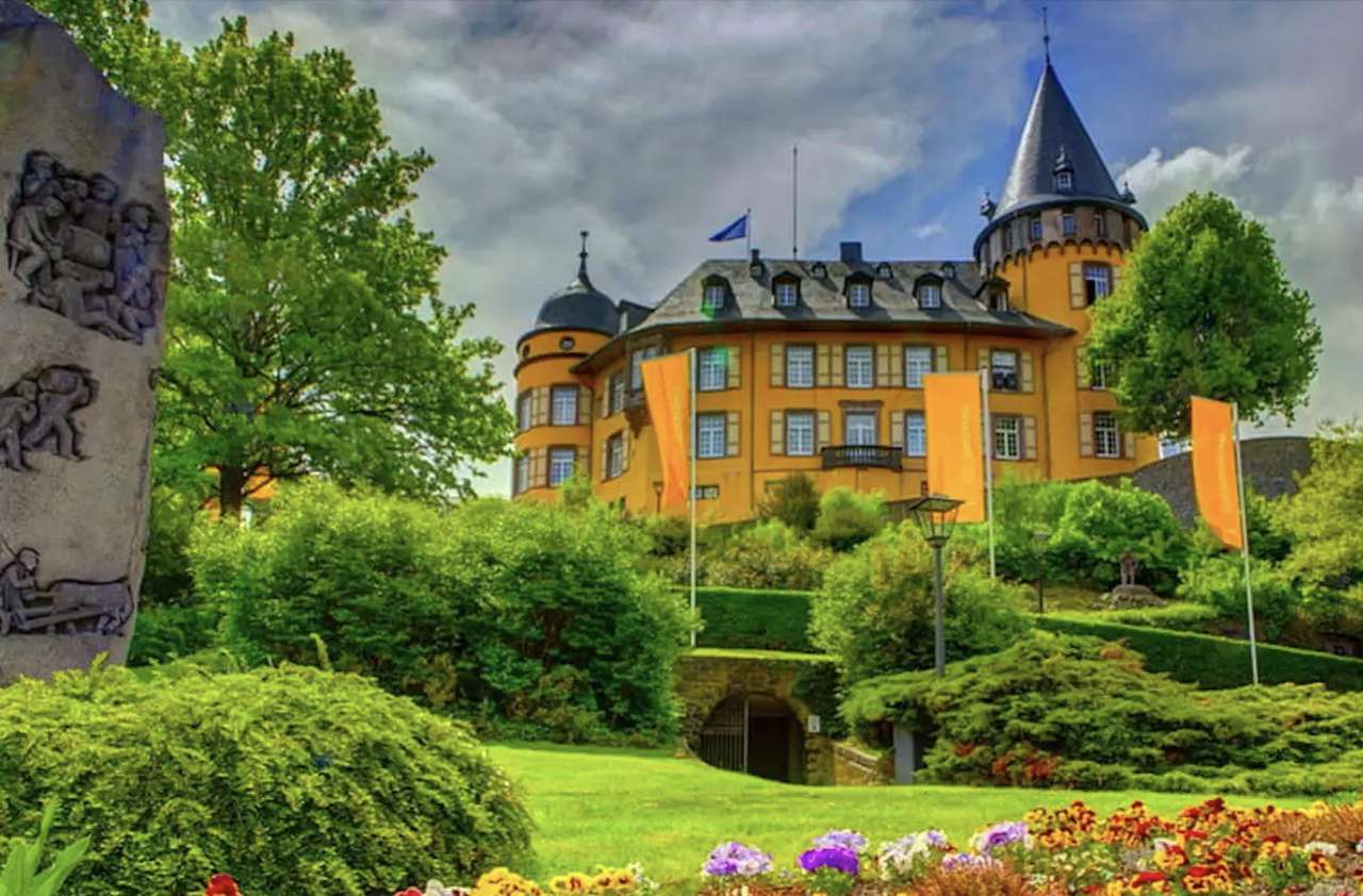 Німеччина - замок у Геновебурзі - символ Майєну онлайн пазл