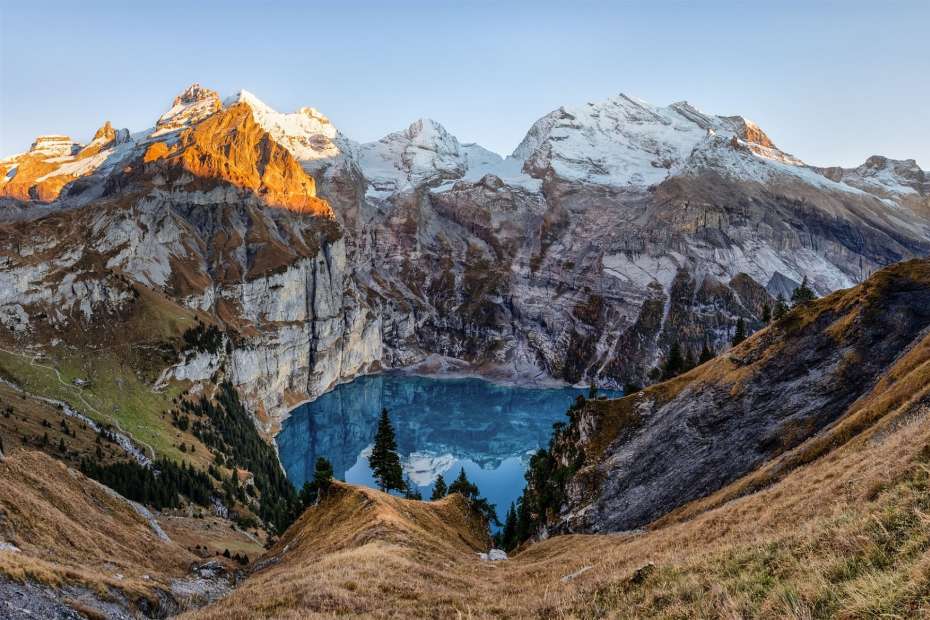 Oeschinensee - gletsjermeer in de bergen legpuzzel online