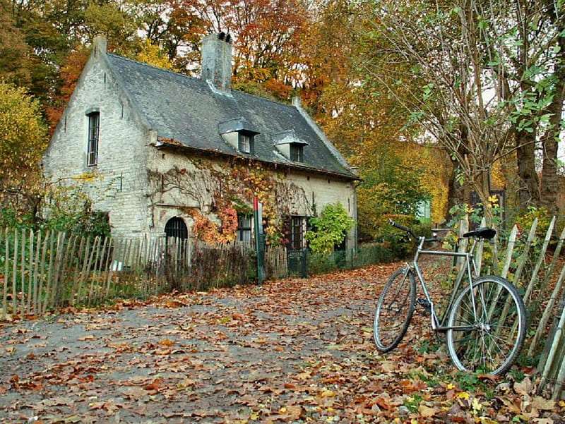 Altes Landhaus auf dem Land in Frankreich Puzzlespiel online