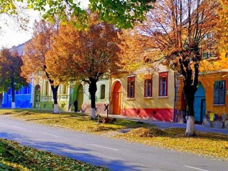 Fröhliche Farben von Mietshäusern in Prag Puzzlespiel online
