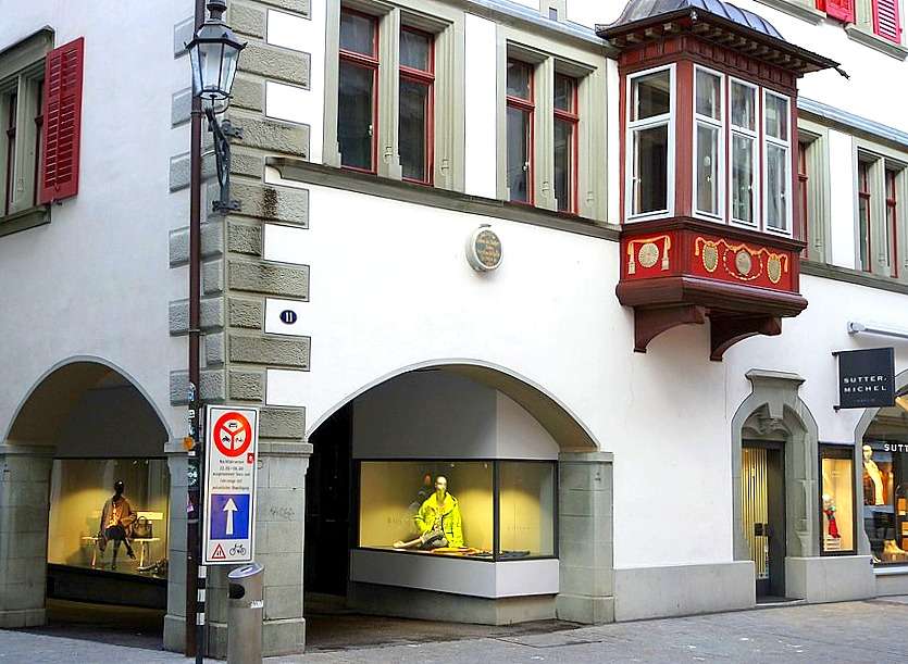Nya butiker i ett gammalt hus (St. Gallen, Schweiz) Pussel online