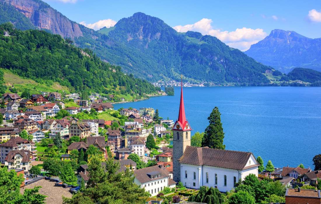Švýcarsko-Krásné město u jezera Engelberg online puzzle