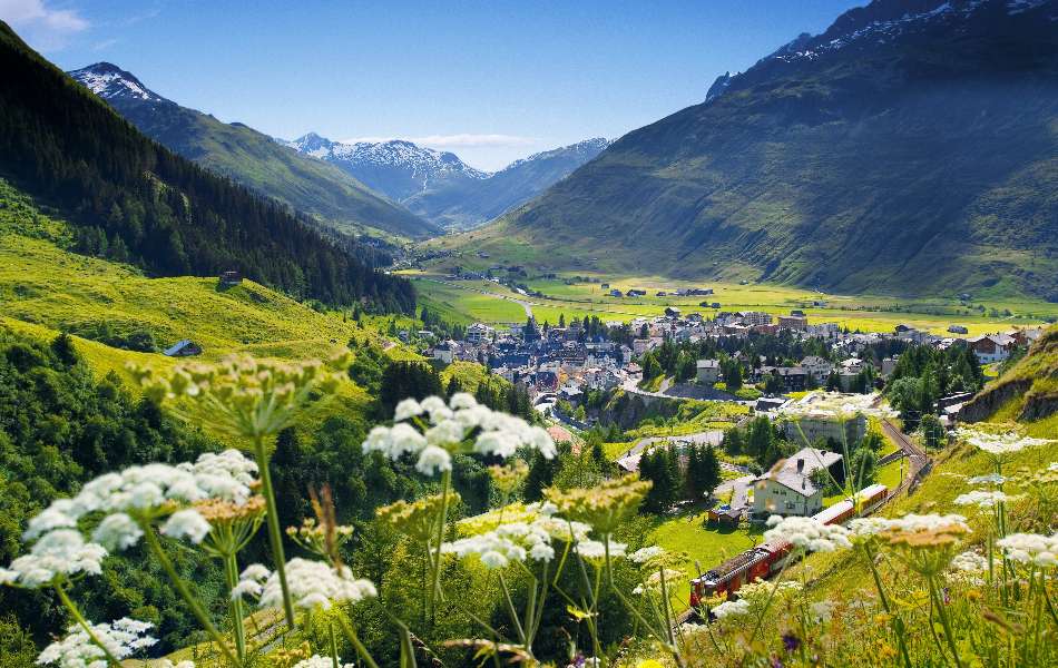 Schweiz - panorama över byn Andermatt pussel på nätet