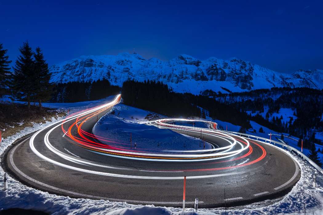 Suiza - Exposición de un camino sinuoso en las montañas rompecabezas en línea
