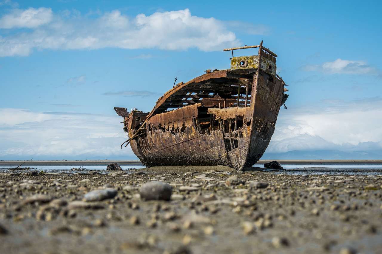 Naufrage Bateau Navire Sea Wreck Abandonné Côte Vieux puzzle en ligne