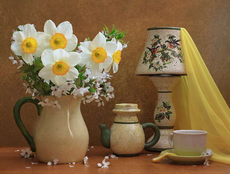 Beautiful composition, lamp, jugs online puzzle