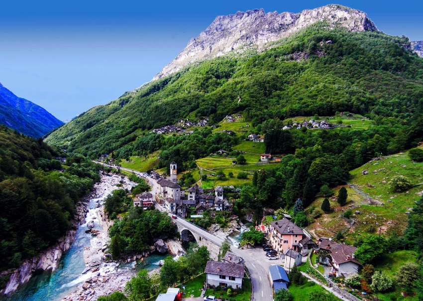 Швейцарія-Долина Локарно в кантоні Тічино онлайн пазл