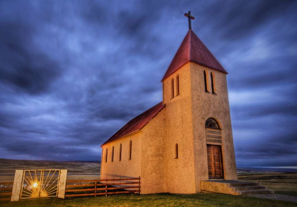 Verlaten kerk in de IJslandse toendra legpuzzel online