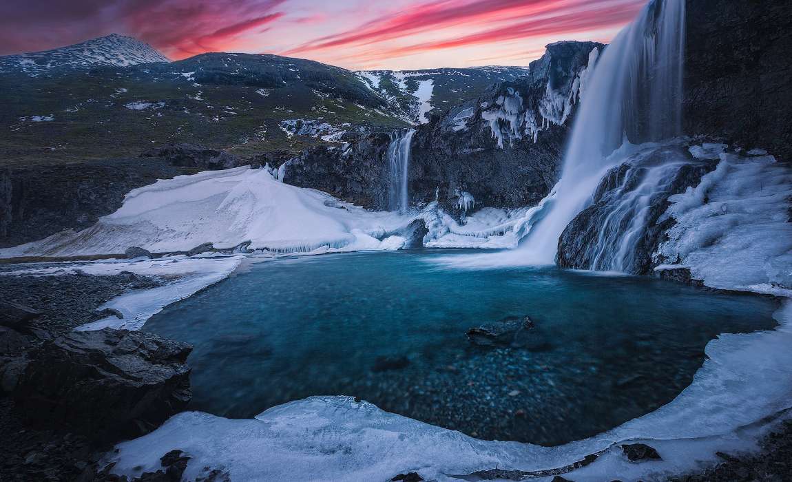 Izland - Gyönyörű Skogafoss vízesés kirakós online