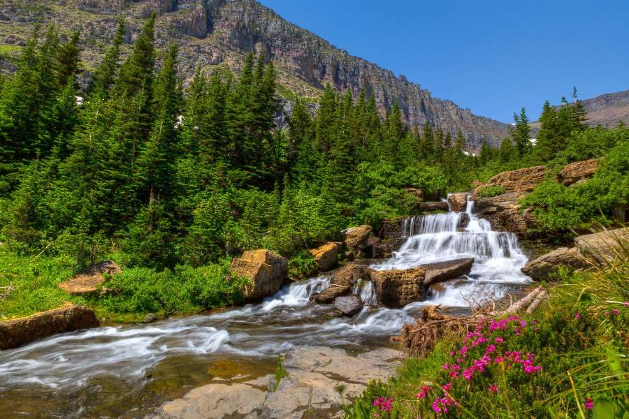 Красив планински водопад онлайн пъзел