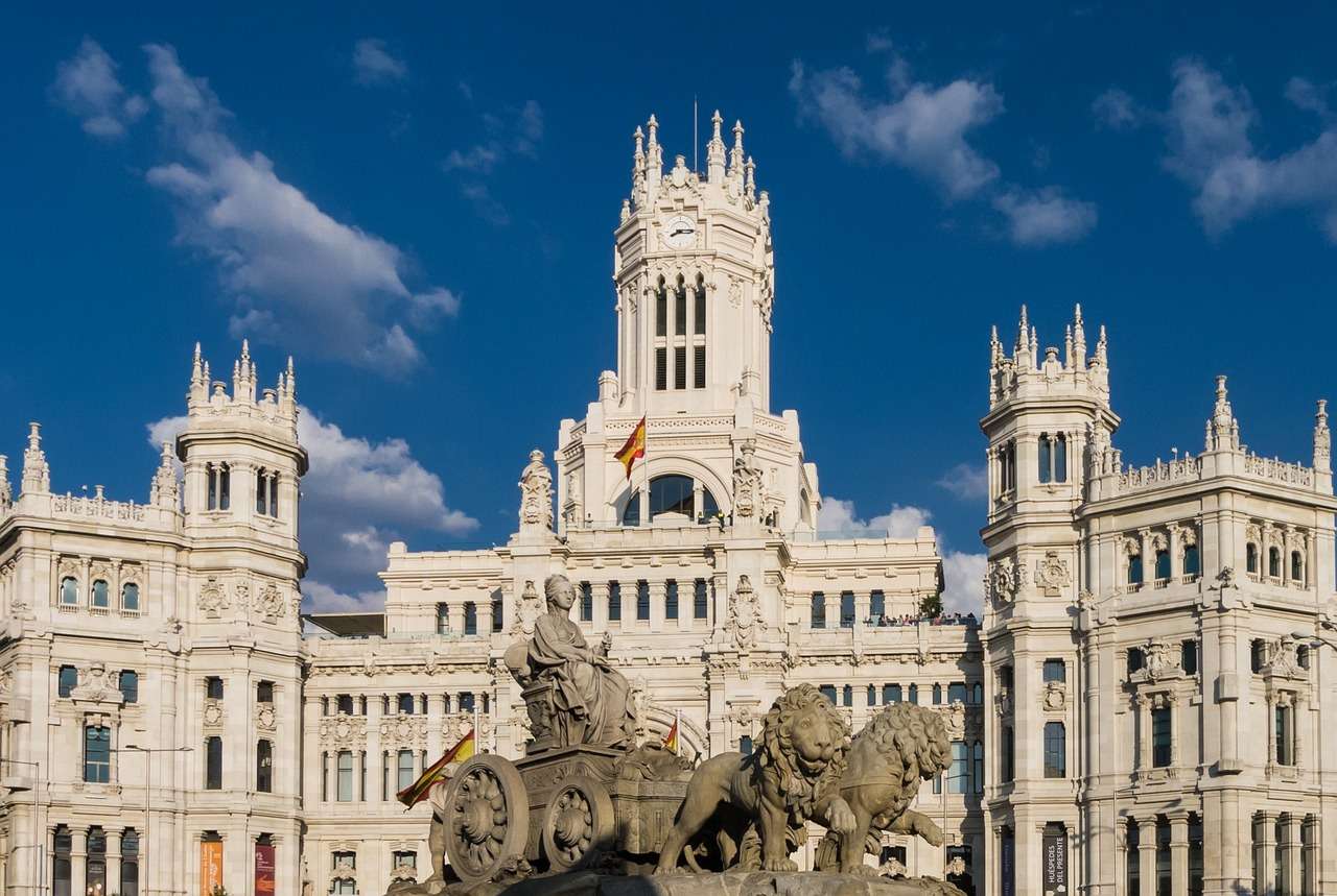 Городское здание Мадрида пазл онлайн
