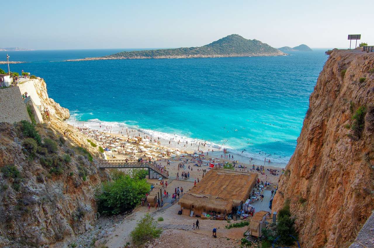 Kaputas am Strand von Antalya Puzzlespiel online