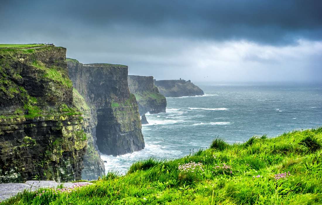 Скелі Мохер в тумані на узбережжі Ірландії онлайн пазл