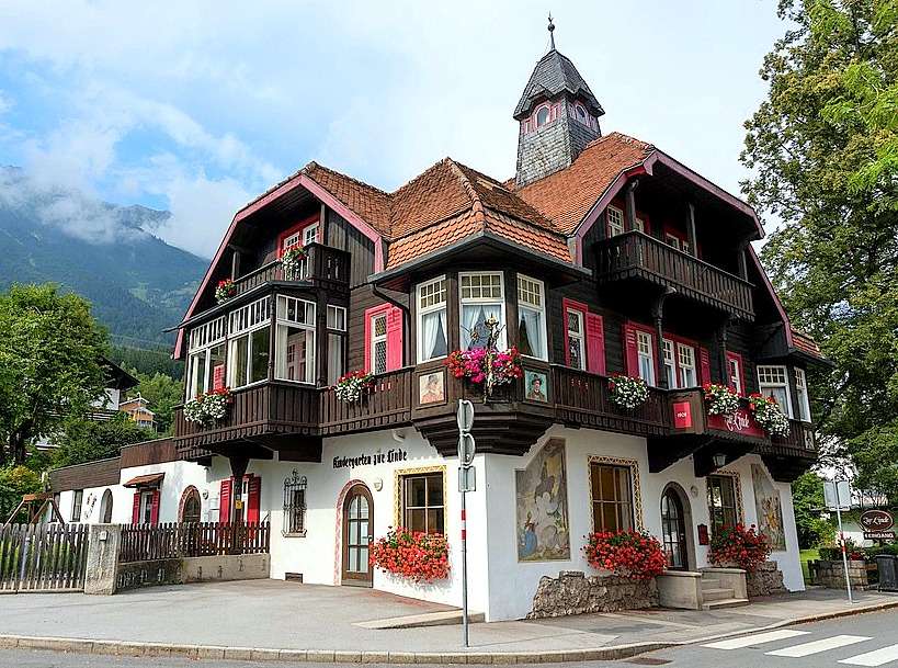 Красива историческа къща в Тирол (Австрия) онлайн пъзел