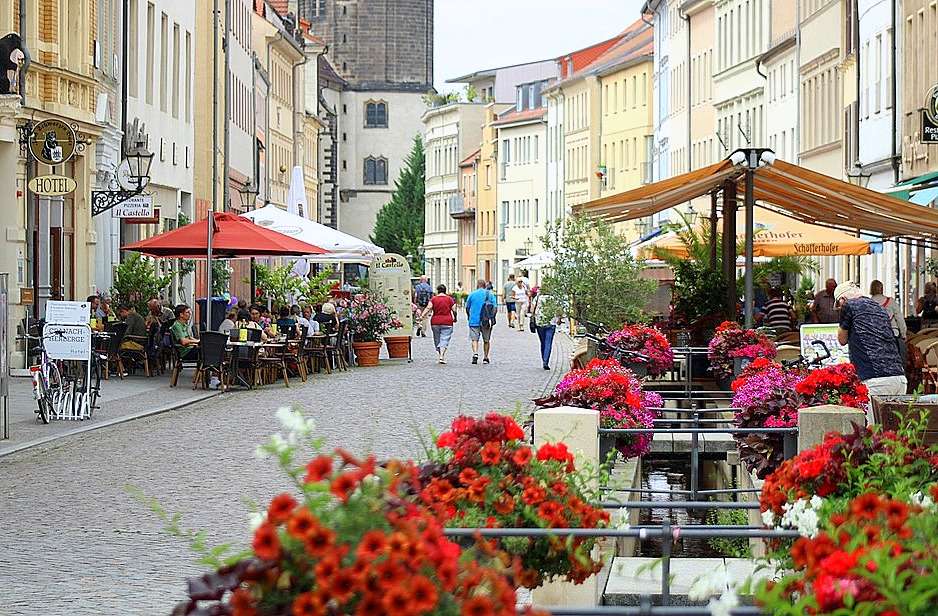Promenade in Wittenberg met decoratief waterkanaal online puzzel