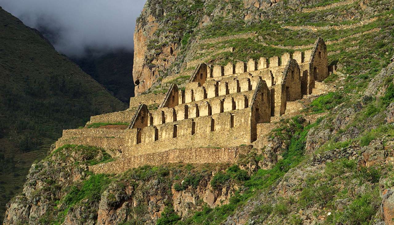 Peru - Ruïnes van Ollantaytambo in de bergen online puzzel