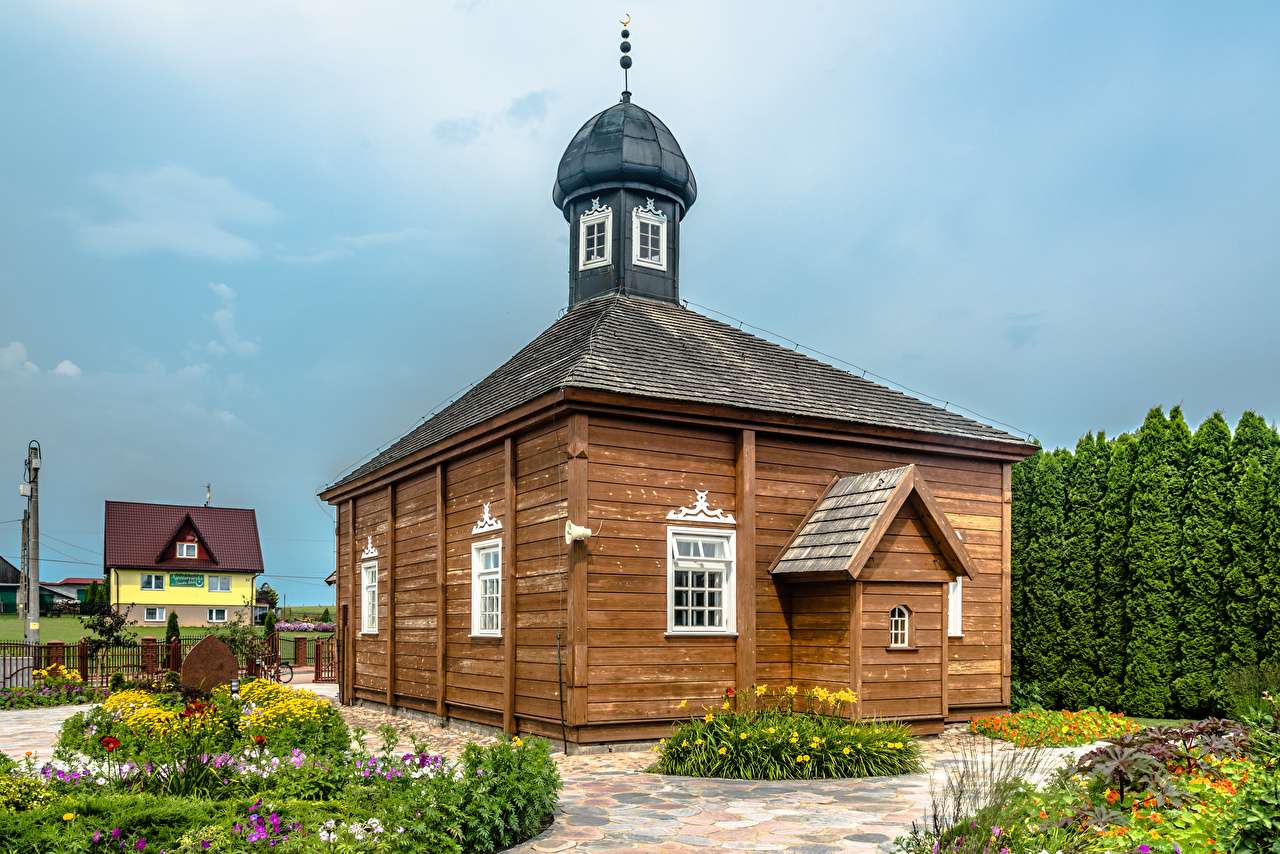 Polônia-velha mesquita de madeira de Bohoniki puzzle online