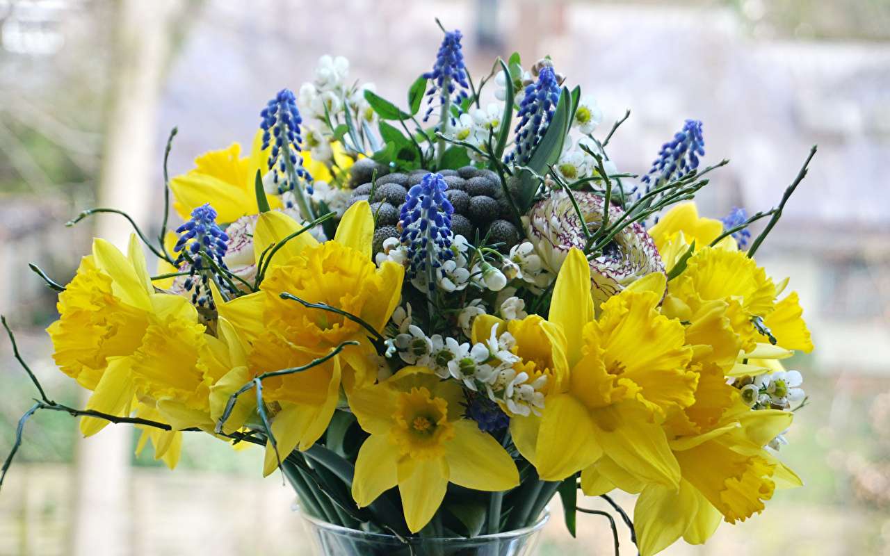 Charmantes Bouquet - Narzissen Ranunculus Lupine Online-Puzzle