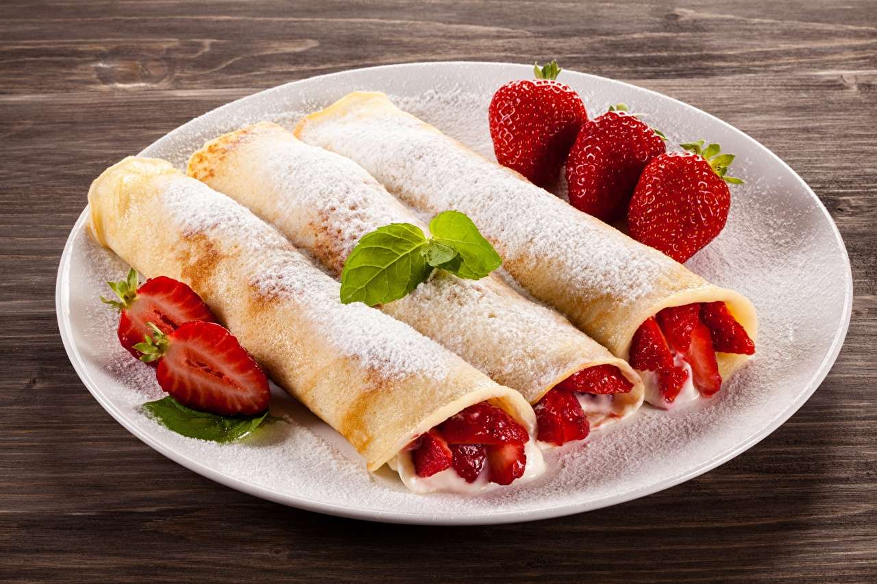 Delicious pancakes with strawberries, yummy jigsaw puzzle online