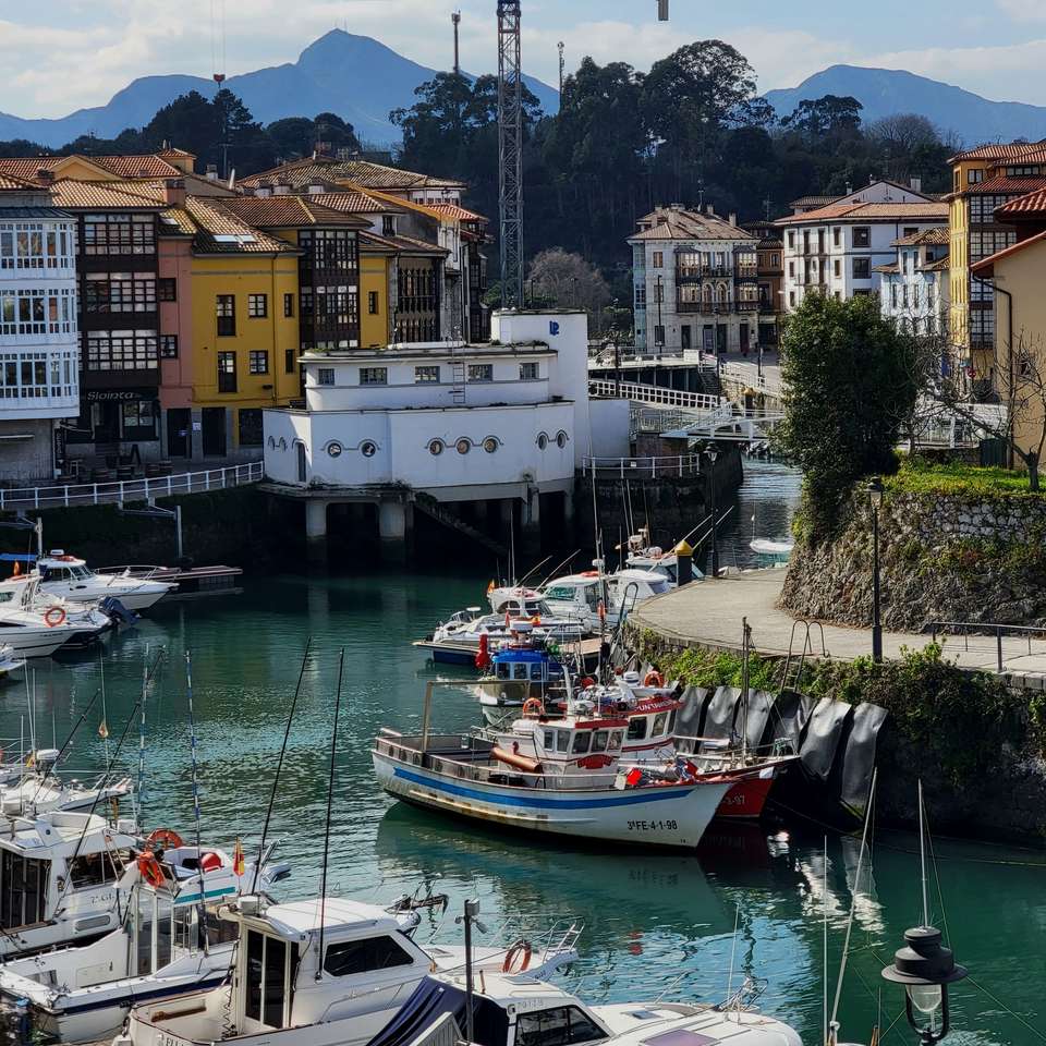 Llanes, Asturien, Spanien pussel på nätet