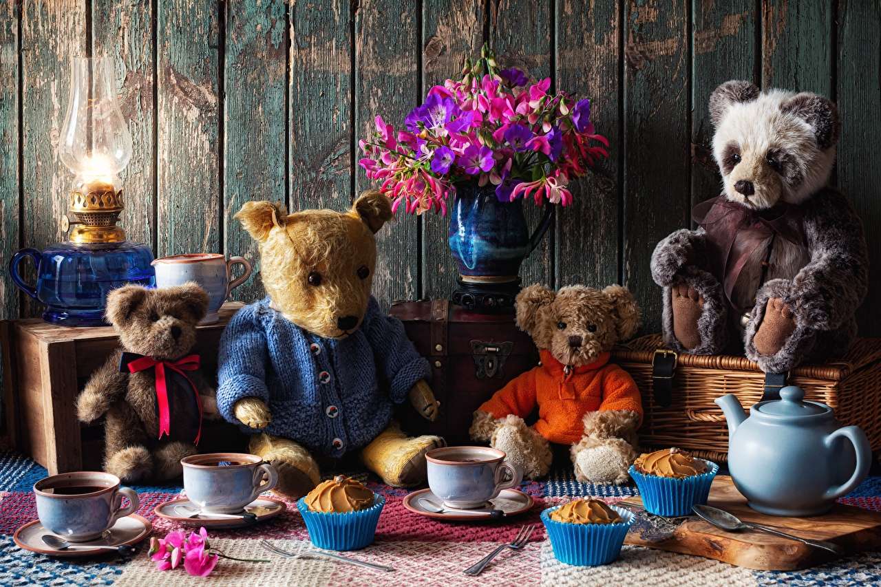 Björnar bjuder på muffins och te pussel på nätet