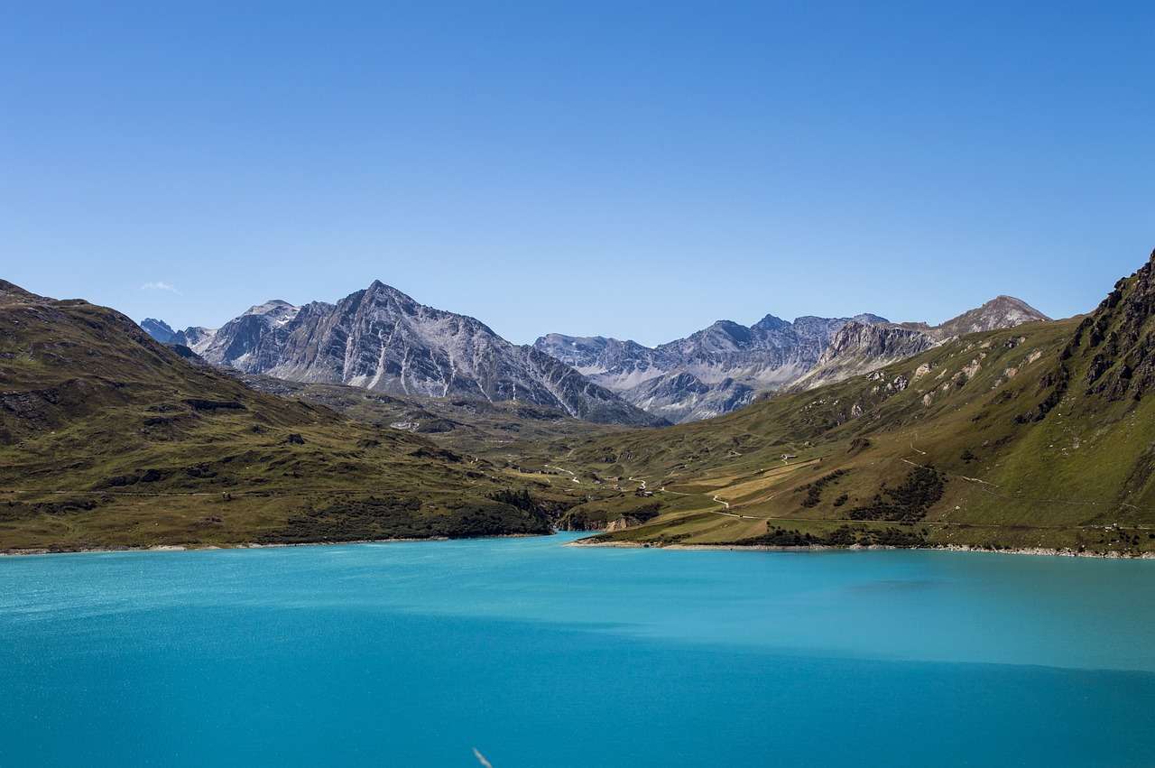 山の湖の風景 ジグソーパズルオンライン