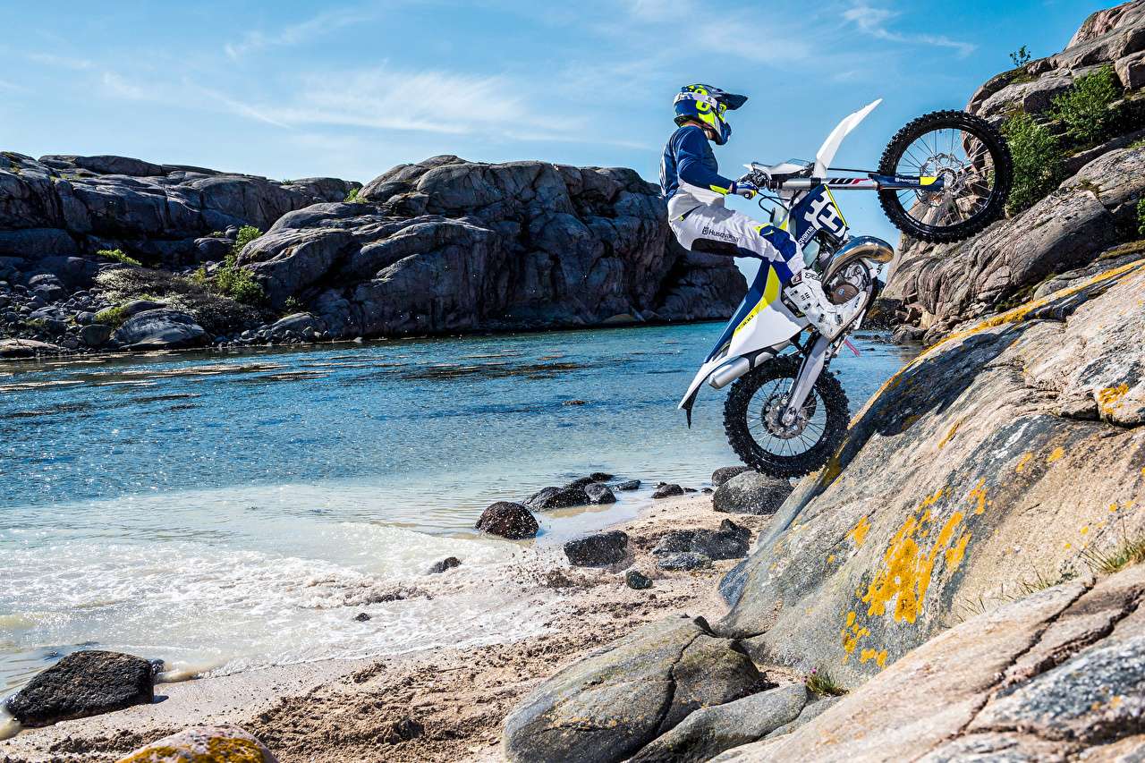 Výzva pro motorkáře na Husqvarna TE 300 skládačky online