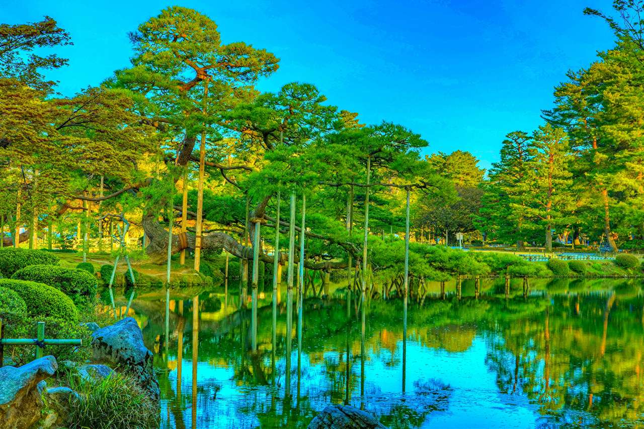 Japan-Schöner Park am Teich Kanazawa Kenrokuen Online-Puzzle