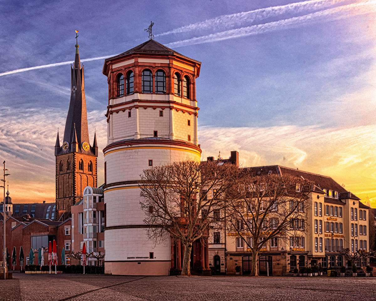 Německo-Schlossturm Monument v Düsseldorfu online puzzle