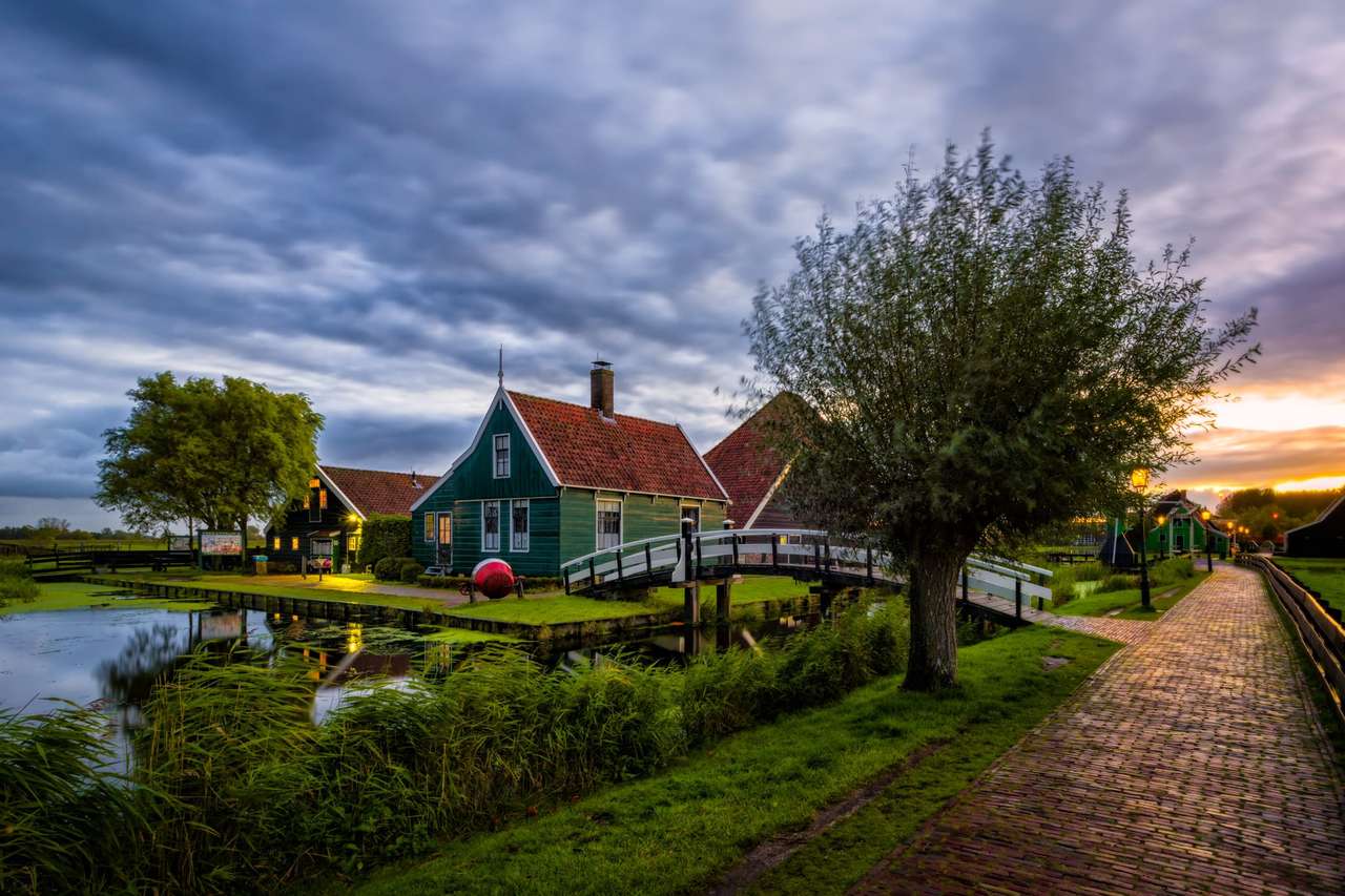 Hollandia - Zaanse Schans csodálatos és bájos faluja online puzzle