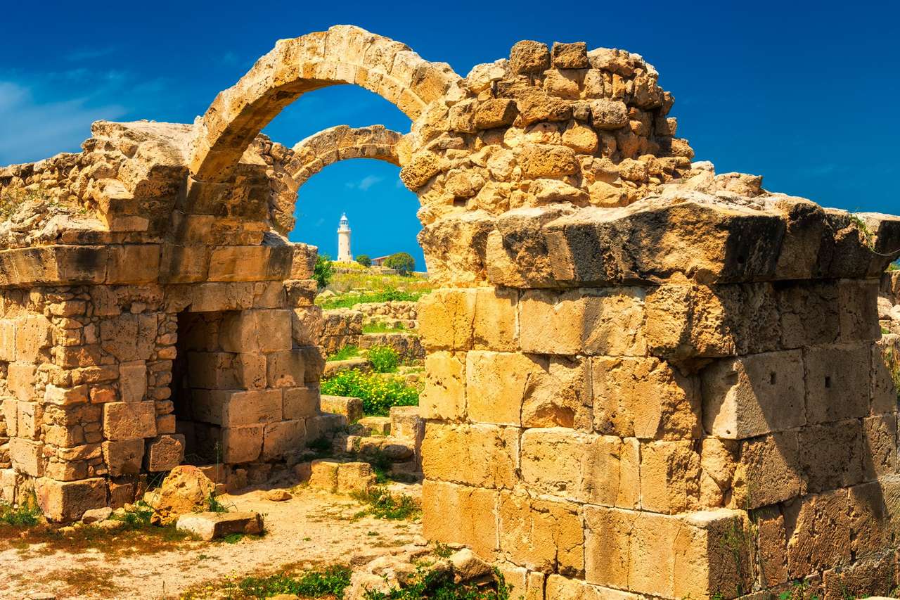 Кипр-Пафос-Археологический парк весной пазл онлайн