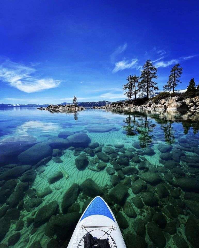 canoa en el lago Tahoe Nevada. rompecabezas en línea