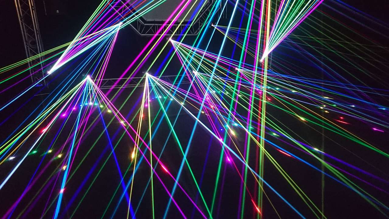 Лазерное световое шоу пазл онлайн