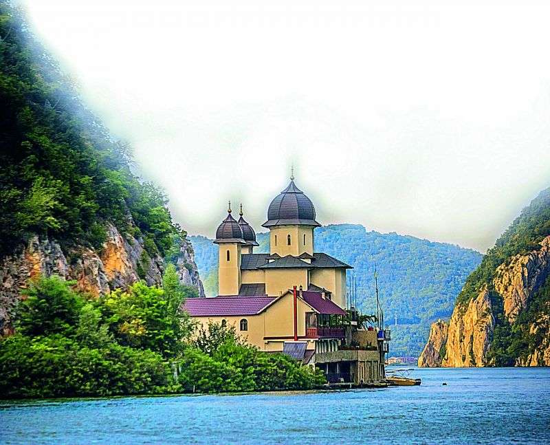 Donau Gorge-Mraconia kloster Pussel online