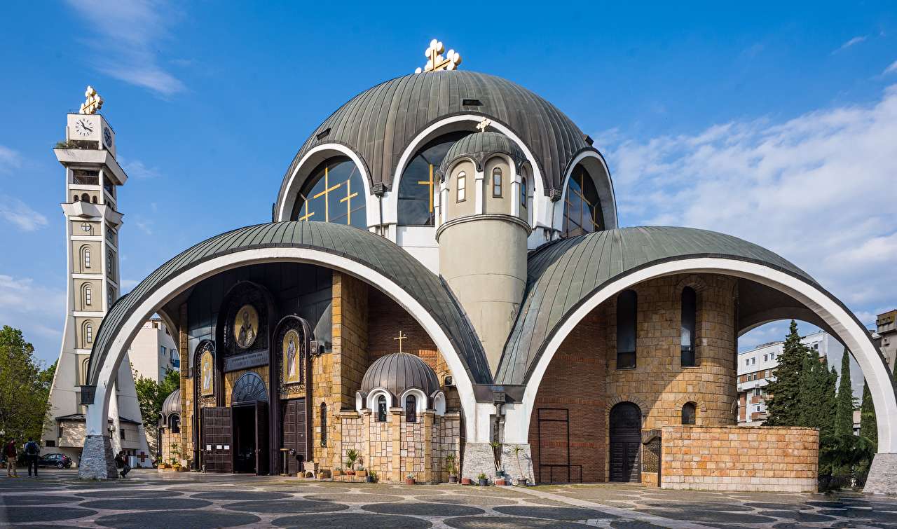 templom Szent Ohridi Kelemen Szkopjéban online puzzle