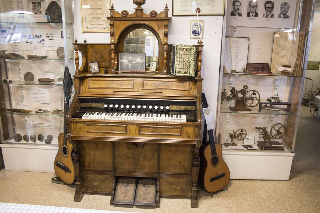 Staré piano skládačky online