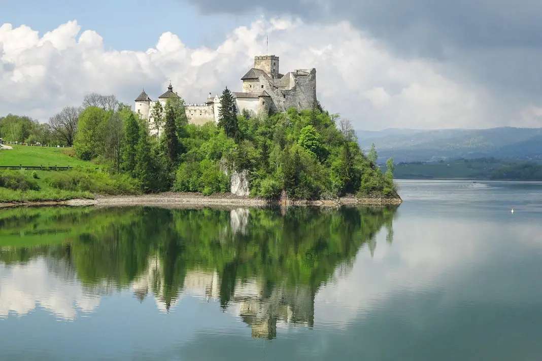 Κάστρο Niedzika στην Πολωνία παζλ online