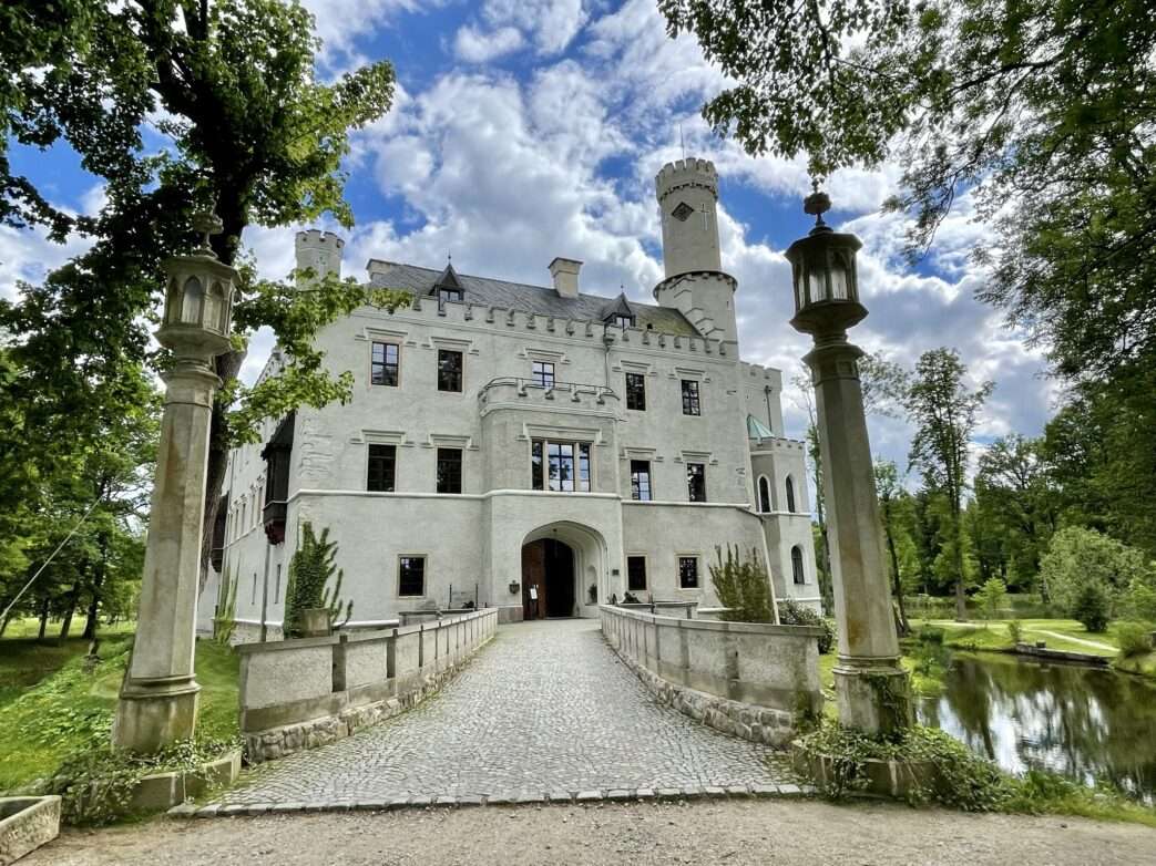 Палацовий комплекс Карпники в Польщі пазл онлайн