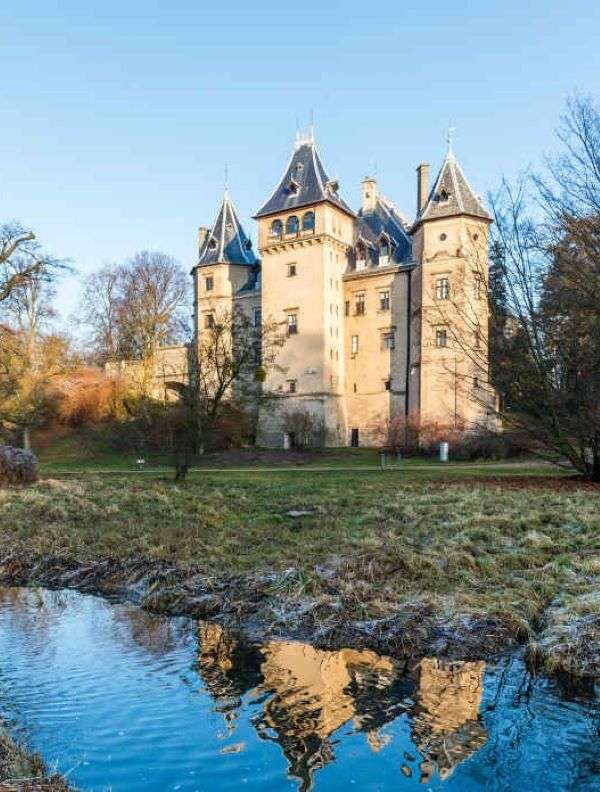 Замок Голухув у Польщі онлайн пазл