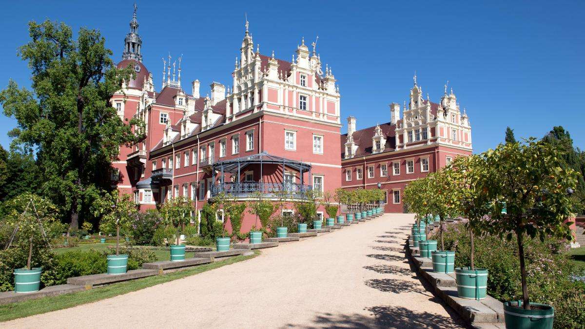 Complejo palaciego con parque en Polonia rompecabezas en línea
