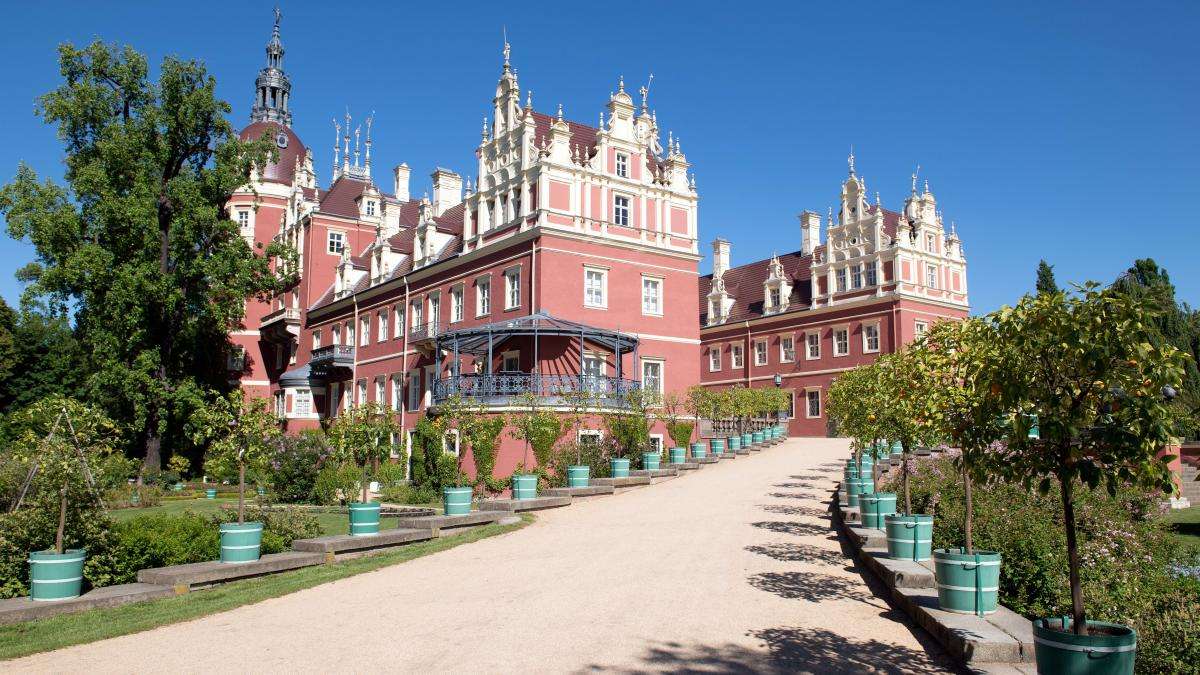 Schlossanlage mit Park in Polen Puzzlespiel online