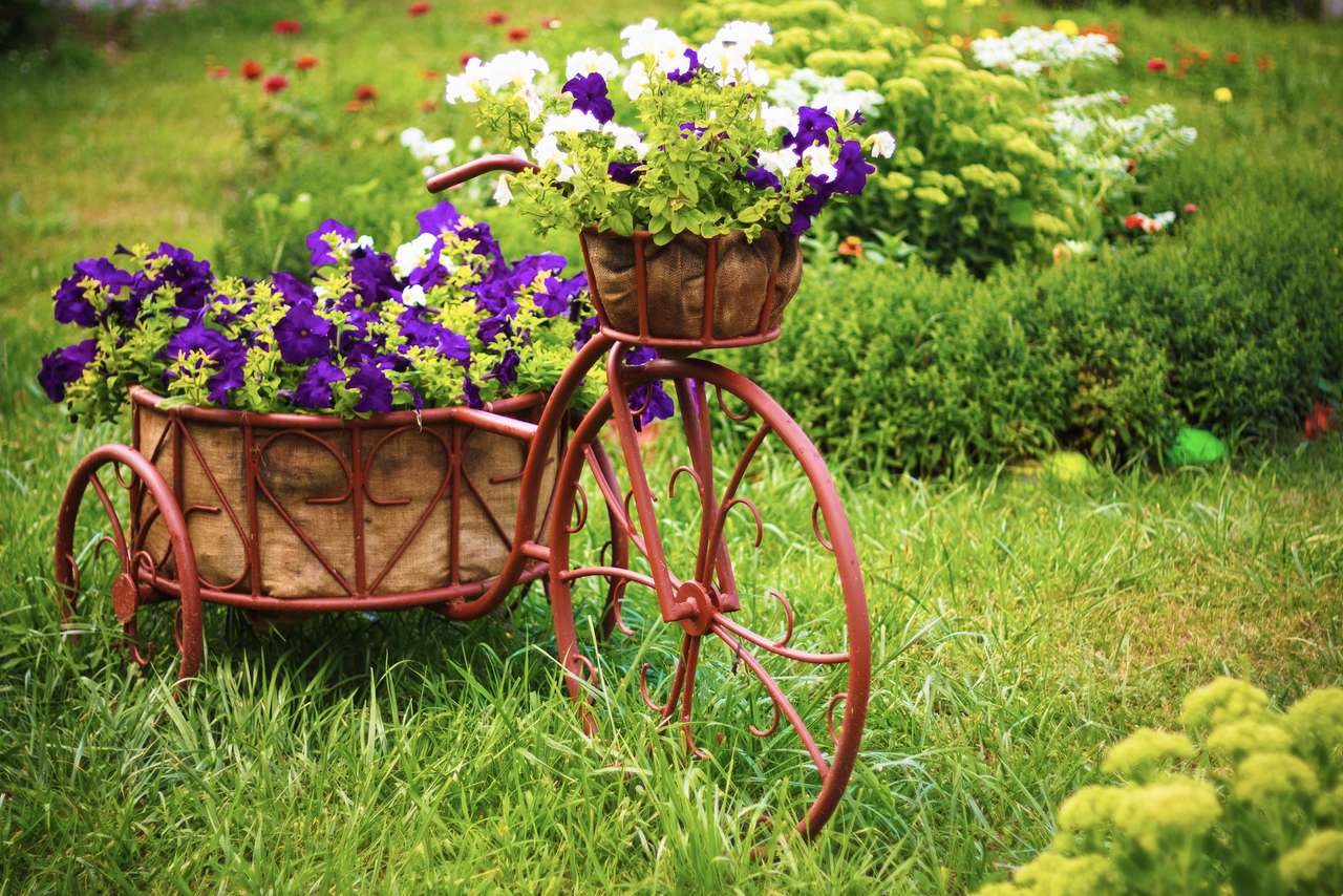 Un magnifique "parterre de fleurs" pour vélo de jardin puzzle en ligne