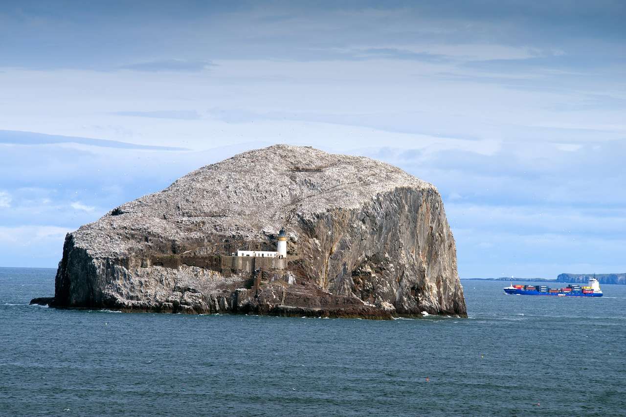 Φορτηγό πλοίο Lighthouse Island παζλ online
